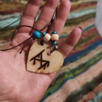 Amulety ochronne – bindRuny w formie naszyjnika